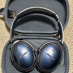 Bose QC35 Wireless Bluetooth Over The Ear Headphones In Very Good Condition