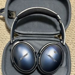 Bose QC35 Wireless Bluetooth Over The Ear Headphones In Very Good Condition