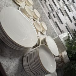 Used Like New Lenox Plates And Tea Cups With Saucer All You See On The Pic! 