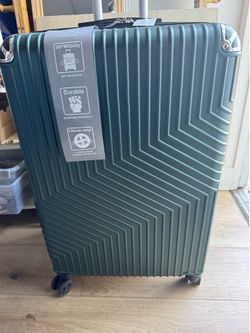 Medium check in luggage New