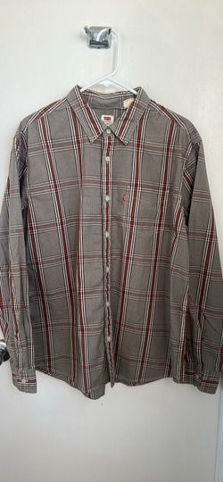 Men’s Levi’s shirt