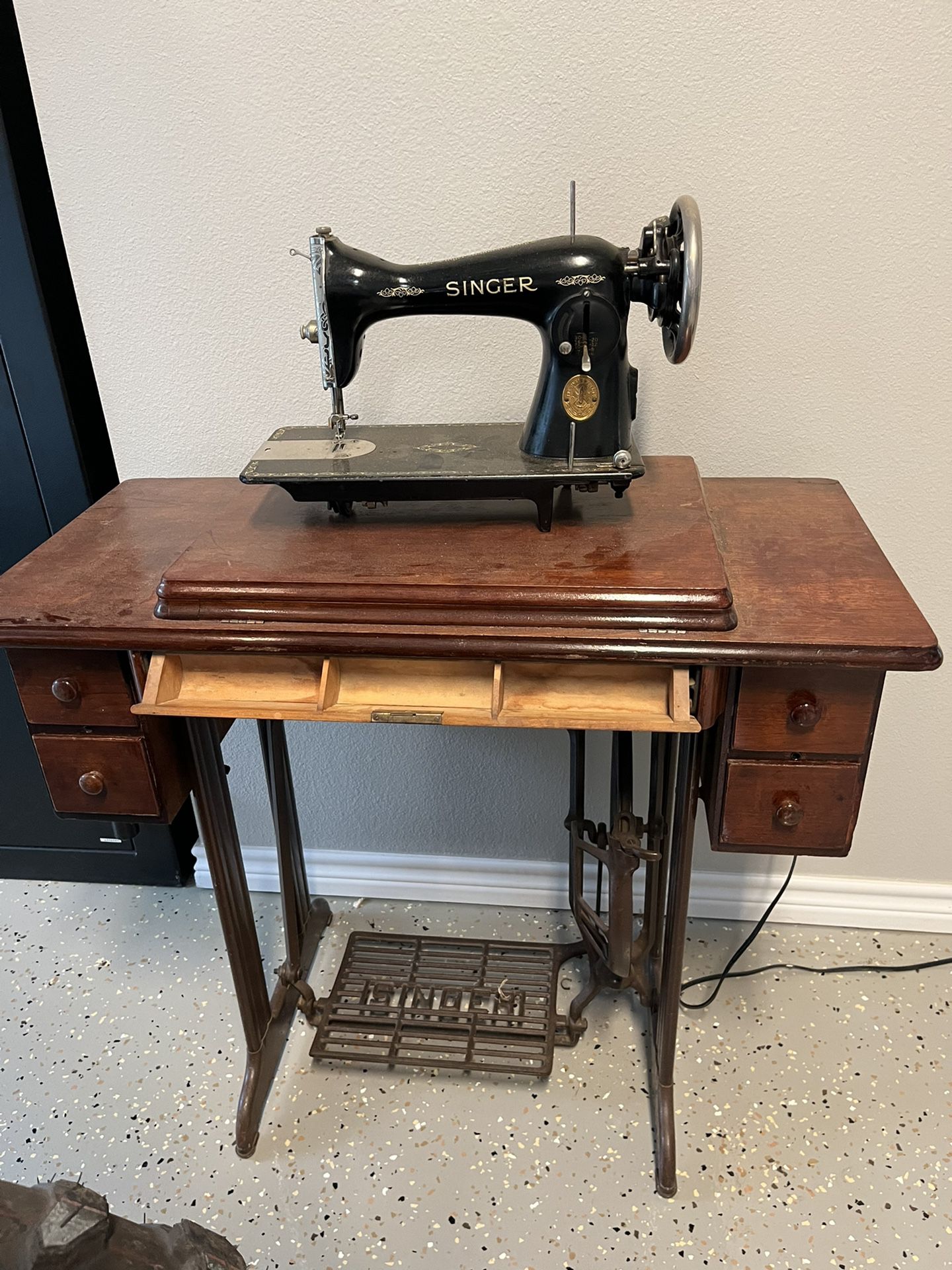 1935 Singer Treadle sewing Machine With Beautiful Walnut & Iron Cabinet