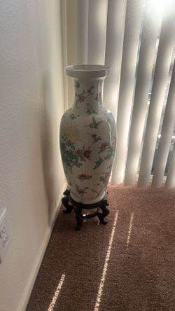 Large porcelain vase with stand