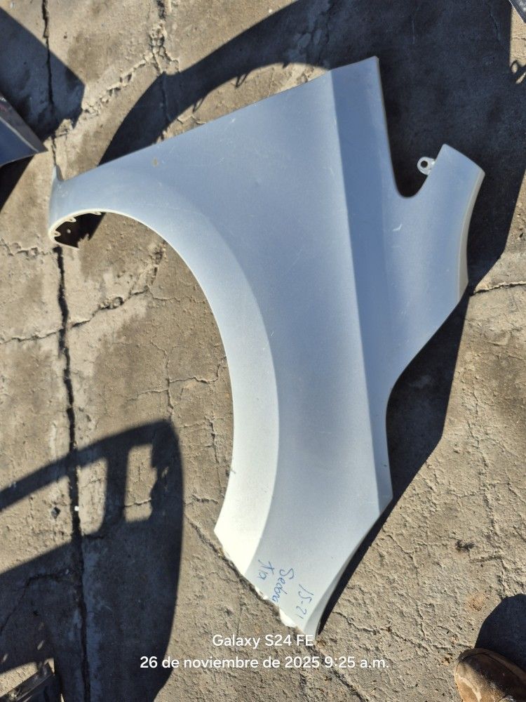 Kia Sedona Right Fender Oem