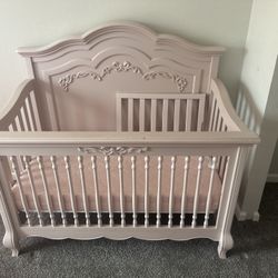 Baby 5in1 Crib & 7 Drawer Double Dresser Set