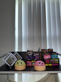 Bracelets and squishys