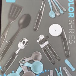 Brand New In Box Farberware 18 Piece Tool And Gadget Set