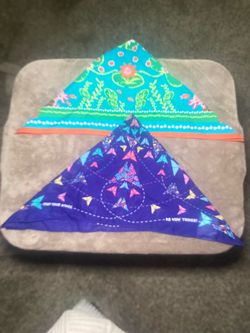 Lot of Girl Scout Accessories – 4 Neckerchiefs & assorted Baseball Caps