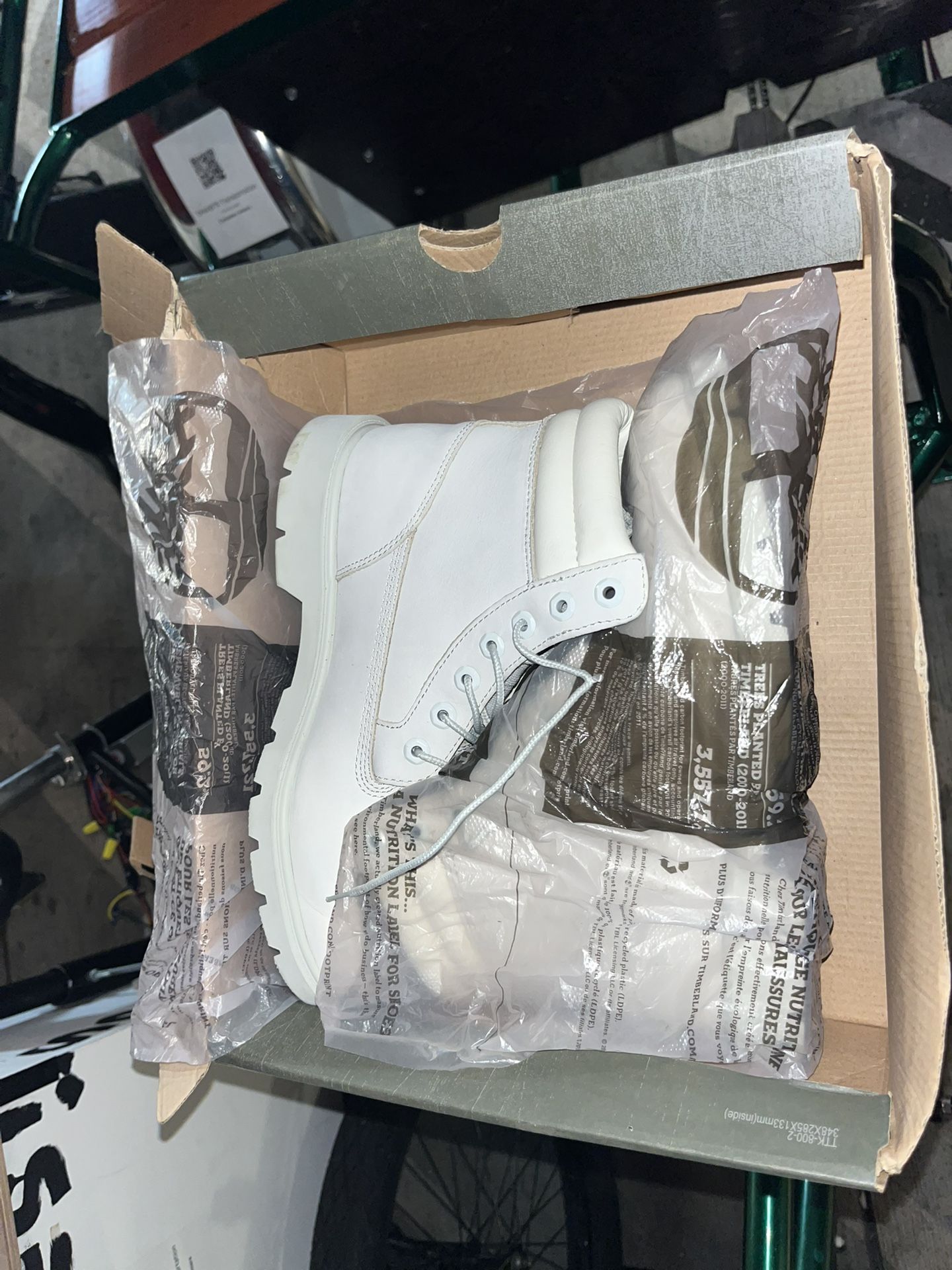 8.5 White Safe Timberland Boots New !!