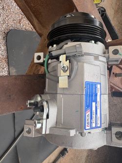 A/C compressor  w/ 2 Mounting Holes for Chevrolet Silverado GMC Sierra Cadillac