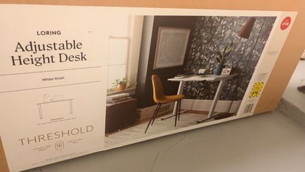 Thresfold adjustable height desk white