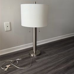 Great Lamp, Easy To Replace Shade