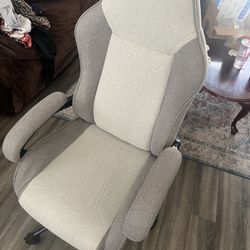 Gaming Chair New Barley Used 