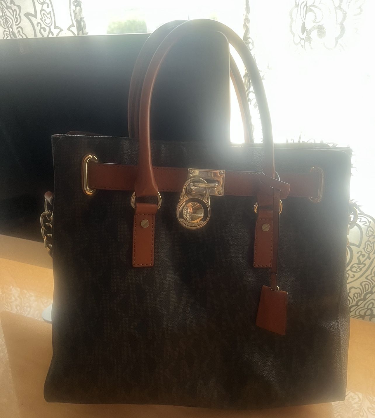 michael kors  large tote new condition 