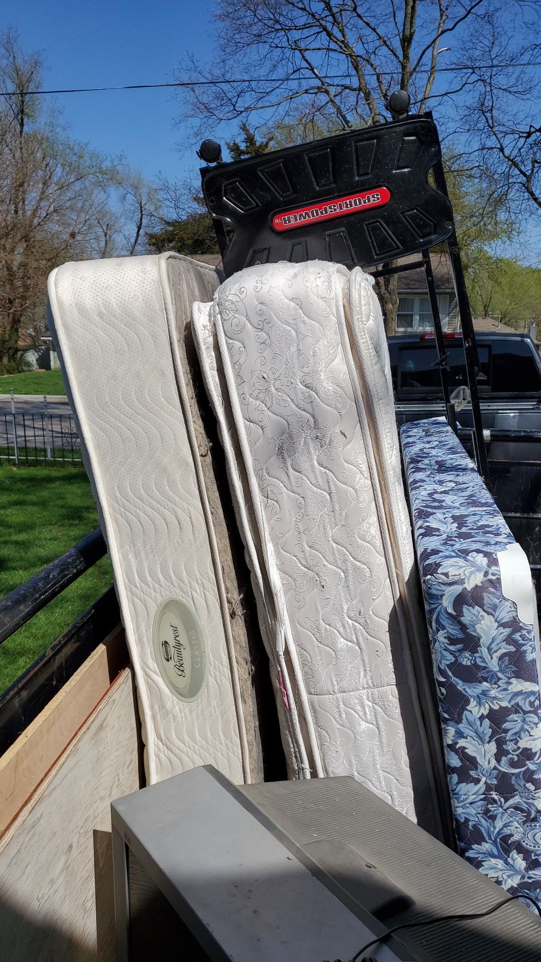 Free Queen mattress and twin box bed