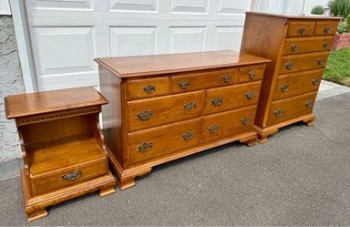 Ethan Allen 3 Piece Solid Cherrywood Bedroom Set