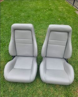 Universal Racing Bucket Seats