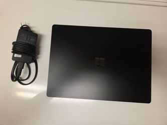 Microsoft Surface Laptop 13.5 inch 2k Touchscreen Intel core i7 32 GB ram memory 1 TB M.2 NVMe SSD