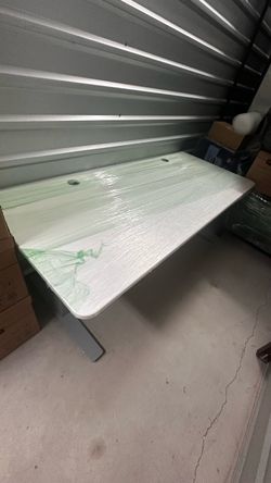70.5" x 29" Autonomous SmartDesk Pro Frame - Grey, XL Classic Top - White