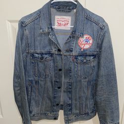 Levi’s New York Yankees custom denim jacket (sz-small)