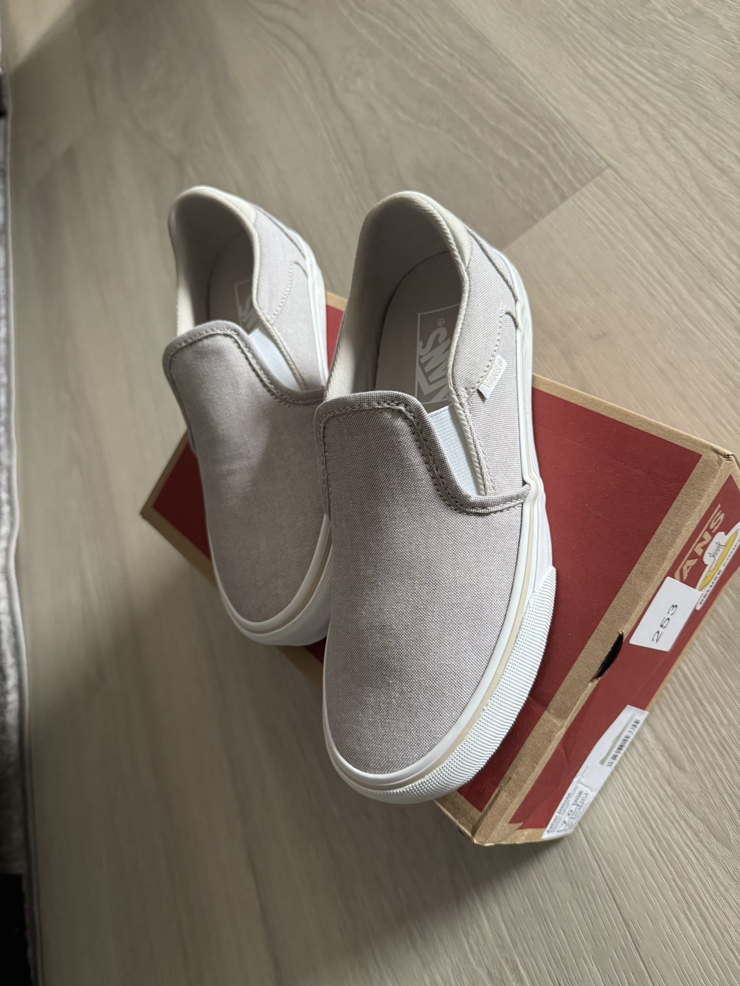 Brand new vans size 7W