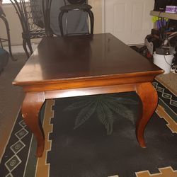 COFFEE TABLE IN NICE CONDITION 