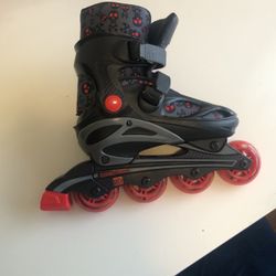 Roller Skates/Roller Blades Size 3:6 Adjustable +knee Pads
