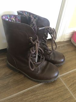 Girls boots size 9