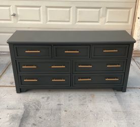 Modern 7-Drawer Dresser with Gold Hardware