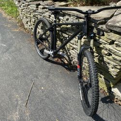 27.5 Hardtail Mountain Bike Large - Needs Brakes 