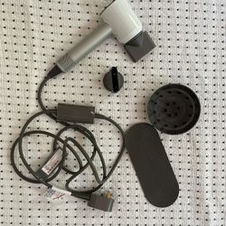 Dyson Supersonic hair dryer White/Silver for Sale San Francisco, CA OfferUp