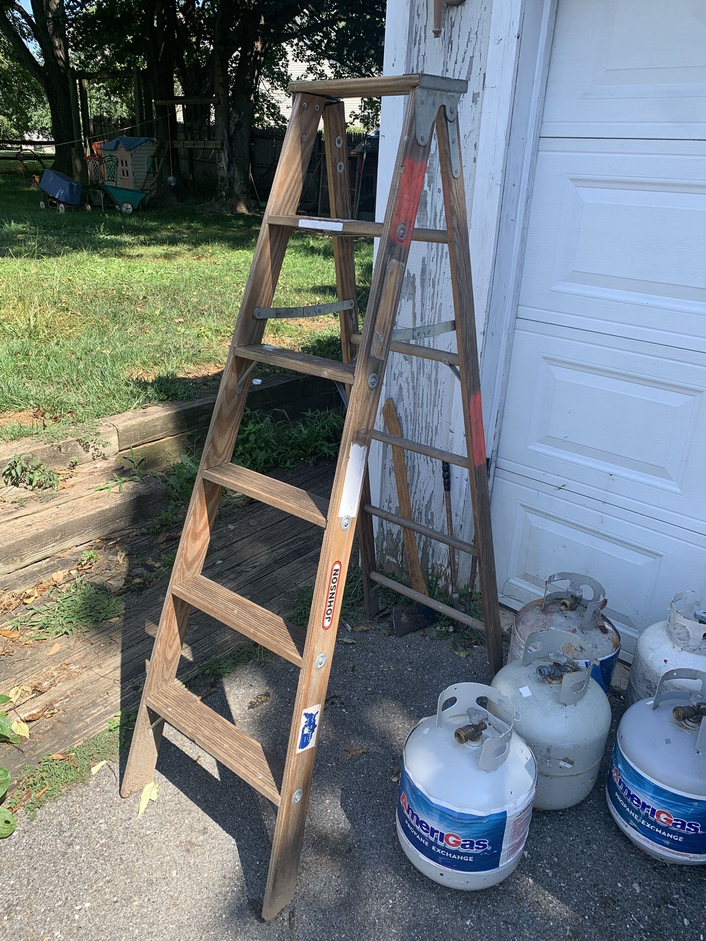 6 Feet Tall Solid wood made Ladder. All perfectly Functional
