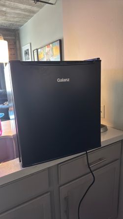 Galanz Mini Fridge – Black | New & Working