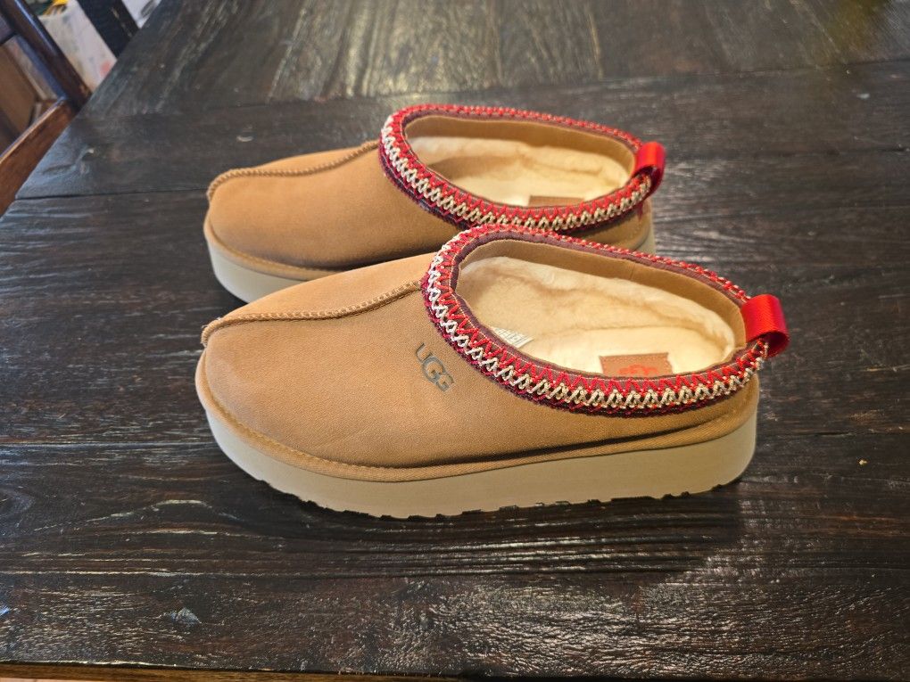 UGG Tazz II Slippers

Chestnut Size 9 (Like NEW)