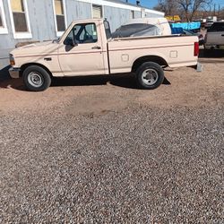 I Selling 93 Ford F150 Short Bed  4.9 6cil Standard Transmission 2wd 180.000 Miles Clean Title $3600