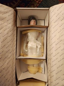 Danbury Mint - First Ladies - Jacqueline Kennedy