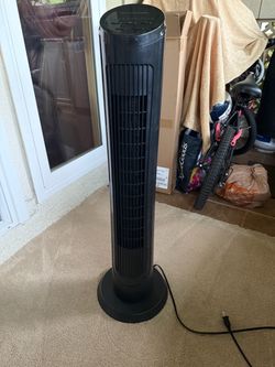 OmniBreeze 4-Speed  Standing Fan