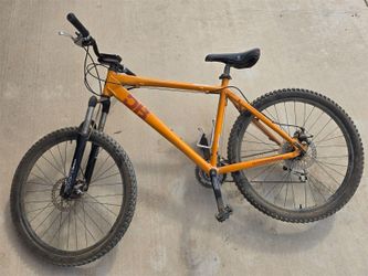 Mens Diamond Back Mountain Bike Tires Size Tires Size 26”x2.1”