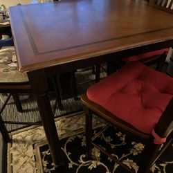 Dining Table And 4 Chairs 
