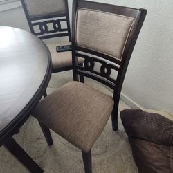 Round dining table and Chairs