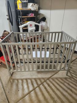 Delta Children 4 In 1 Crib W/New Mattress
