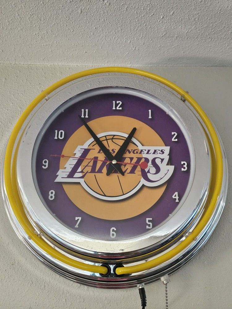 Lakers Clock
