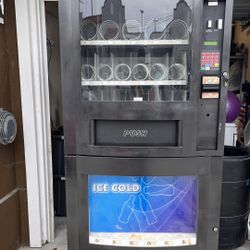 Vending Machine W/Fridge RC800
