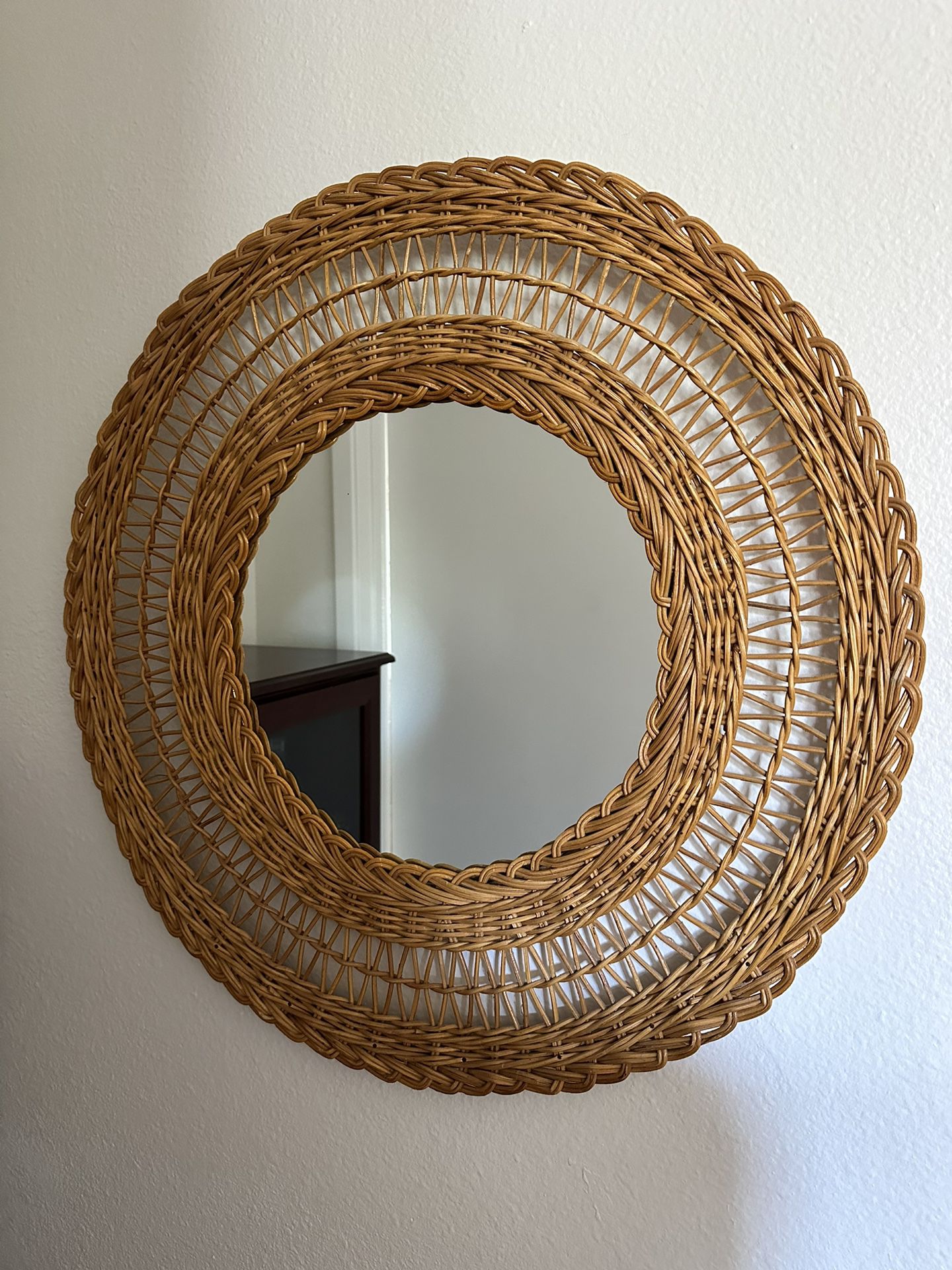 24” Wicker Circular Mirror