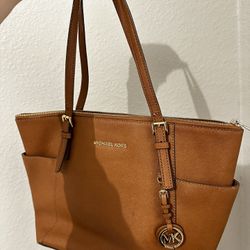 Michael Kors MK Jet Set Travel Luggage Saffiano Leather TZ Tote 38H8GTVT9L