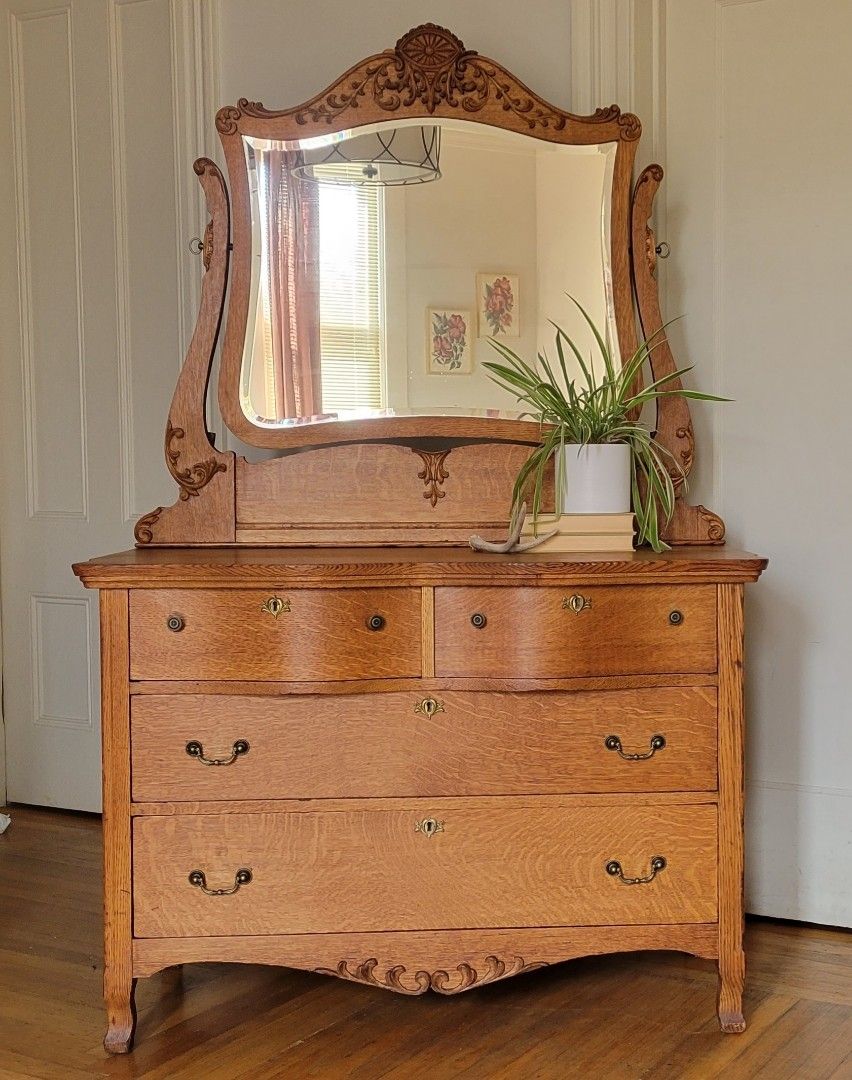 Antique Early-1900s Tiger Oak Quarter Sawn Dresser