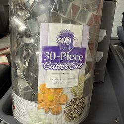 New Cookie Cutter Set . Box Is Damaged . 