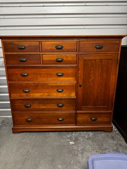 Dresser set