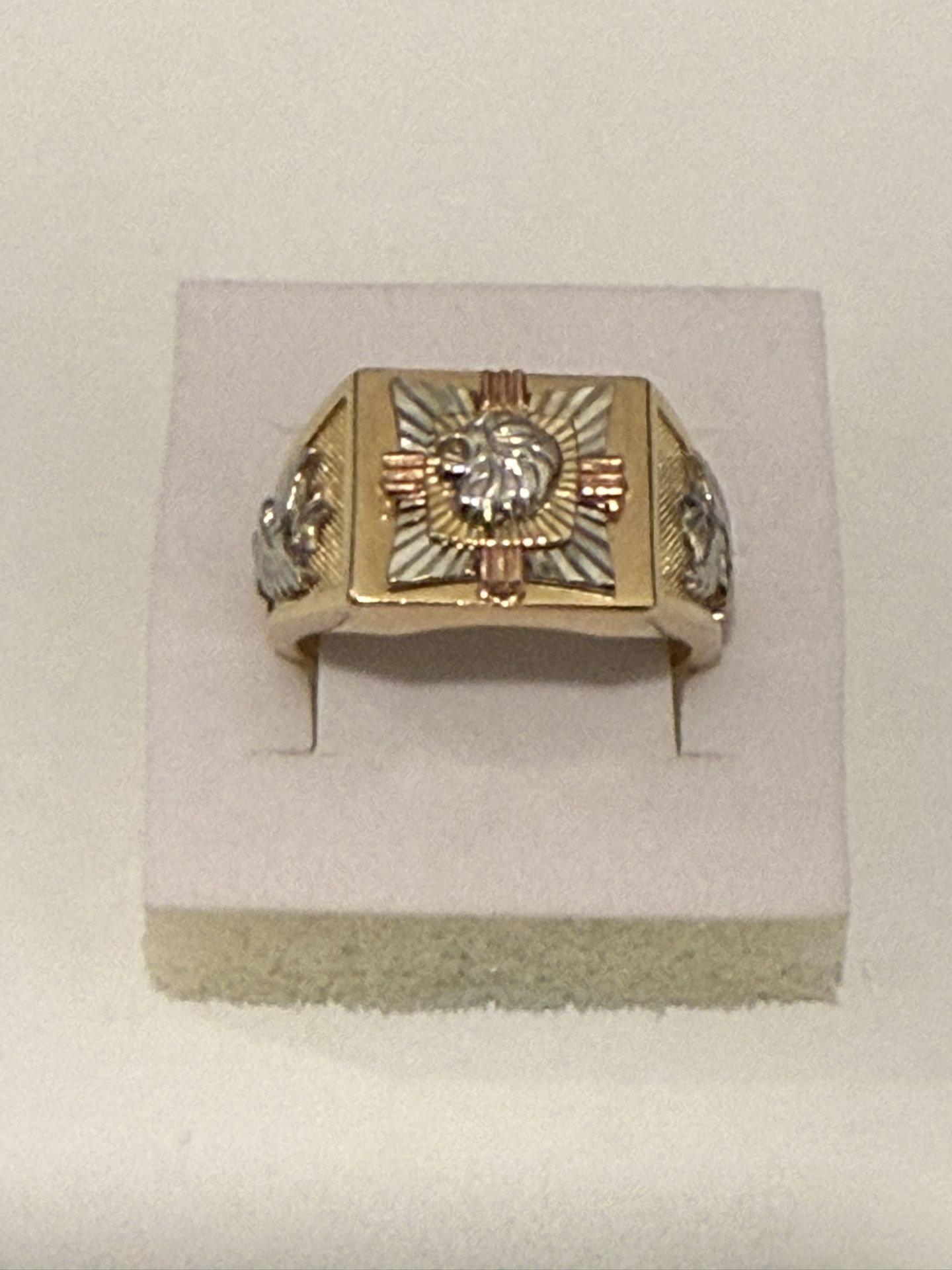 10kt Gold Tri Tone Lion Ring With Eagle On Sides
