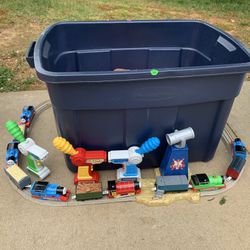 THOMAS THE TRAIN TRACKMASTER SET